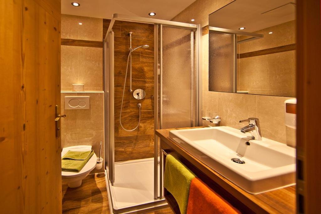 Landhotel Rauchenwalderhof مايرهوفن الغرفة الصورة